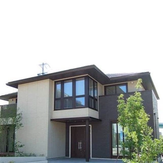 コンクリートで囲まれた鉄骨梁